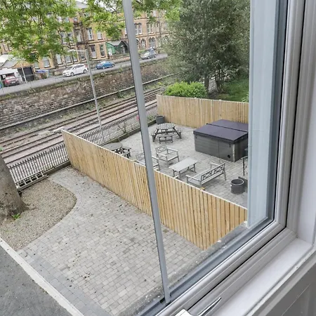 Railway House * Σκάρμπορο
